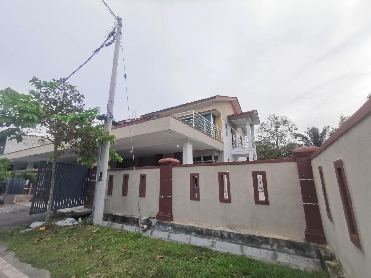 Oyo Homes 90524 D'J Pegaso Serom Homestay Muar Luaran gambar