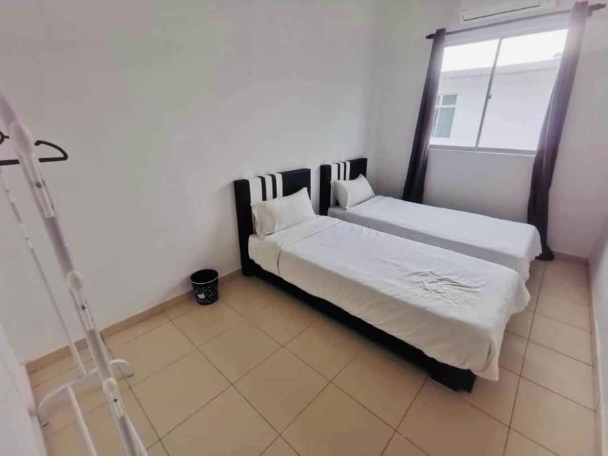 Oyo Homes 90524 D'J Pegaso Serom Homestay Muar Luaran gambar